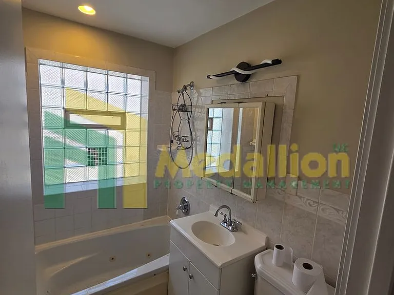 11004 S Eberhart Ave — Photo 20