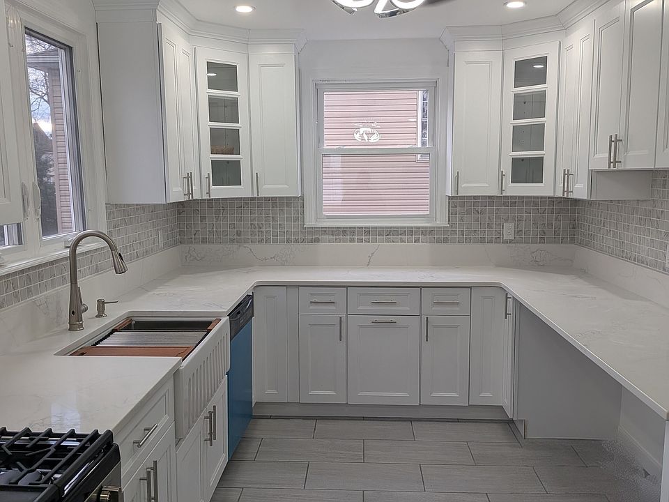 1st image of 134 S Clinton St Floor 2