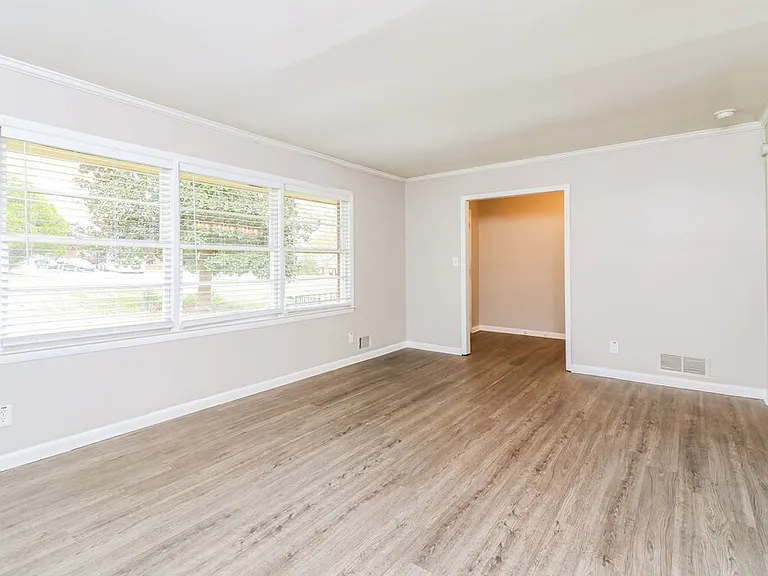 2937 Thompson Cir — Photo 7