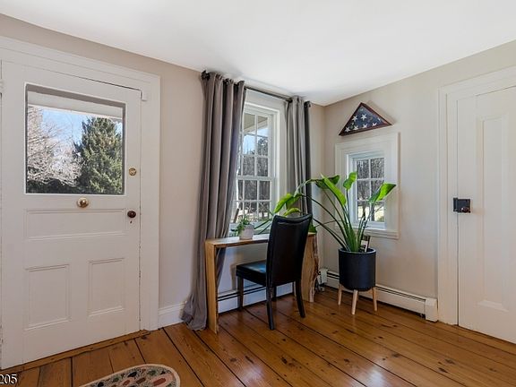 3rd image of 962 Old York Rd