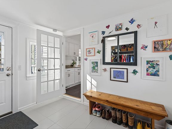 5th image of 46 Johnson Heights