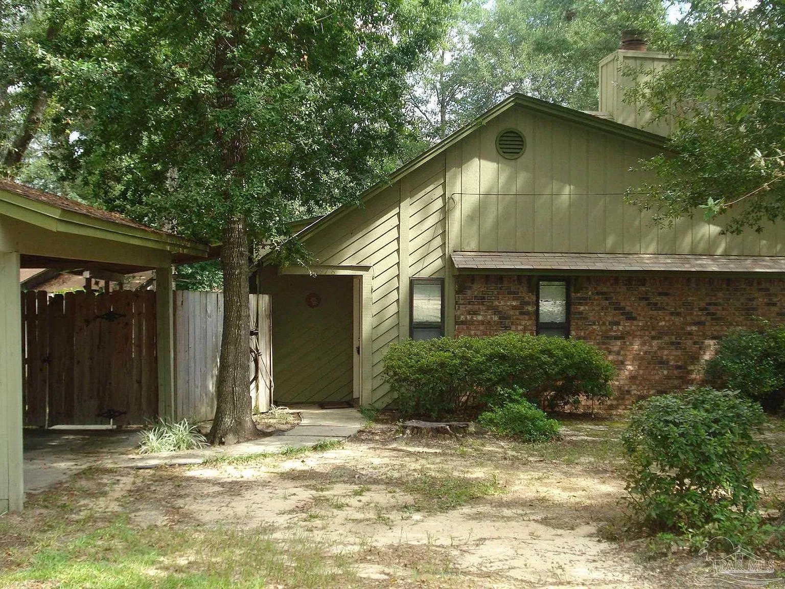 3 bed, 2.0 bath, 1200 sqft, $1,695 — Photo 2