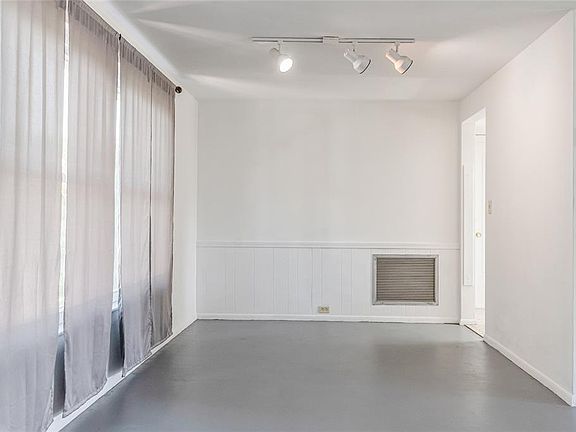 5th image of 3753 Fox Dale Ln
