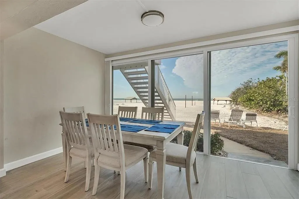 2 bed, 2.0 bath, 1008 sqft, $17,000 — Photo 4