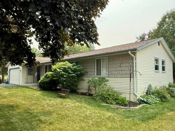 863 S Lansing Ave, Sturgeon Bay, WI 54235