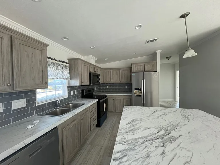 574 Leopard Ln #574 — Photo 4