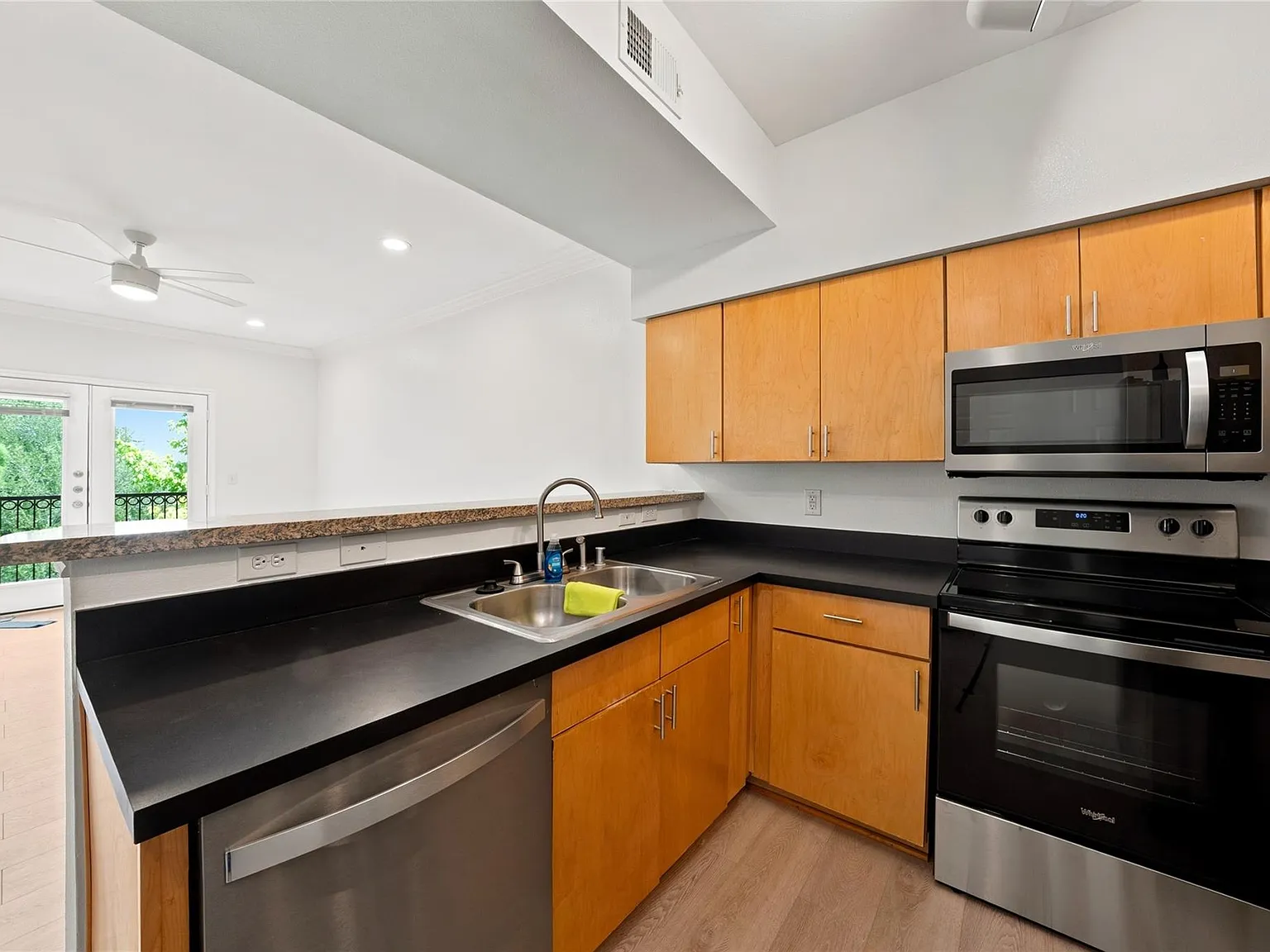 1 bed, 668 sqft, $1,500 — Photo 3