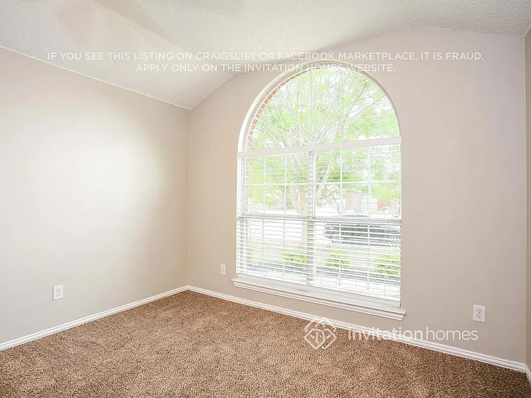 1047 Waterview Dr — Photo 7