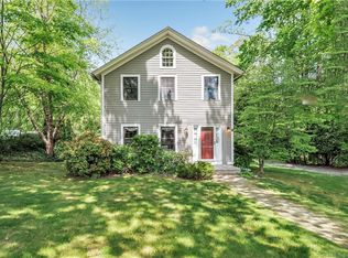 647 Schoolhouse Ln, Orange, CT 06477