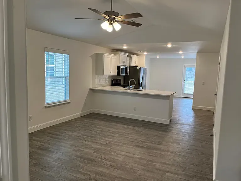 2131 Wildflower Dr — Photo 3