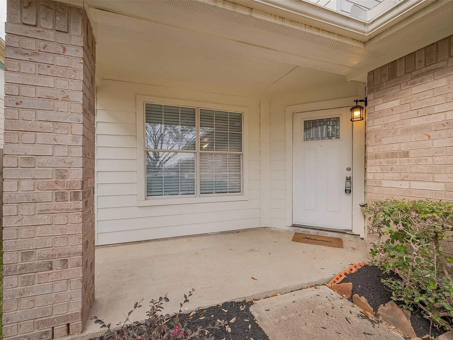 4 bed, 2.5 bath, 1847 sqft, $1,900 — Photo 3