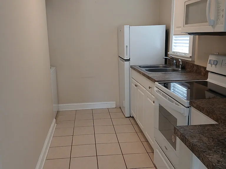 930 Hullview Ave #3 — Photo 5