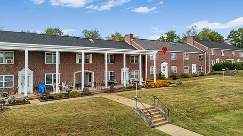 200 Maplewood Dr #D8 Photo 1