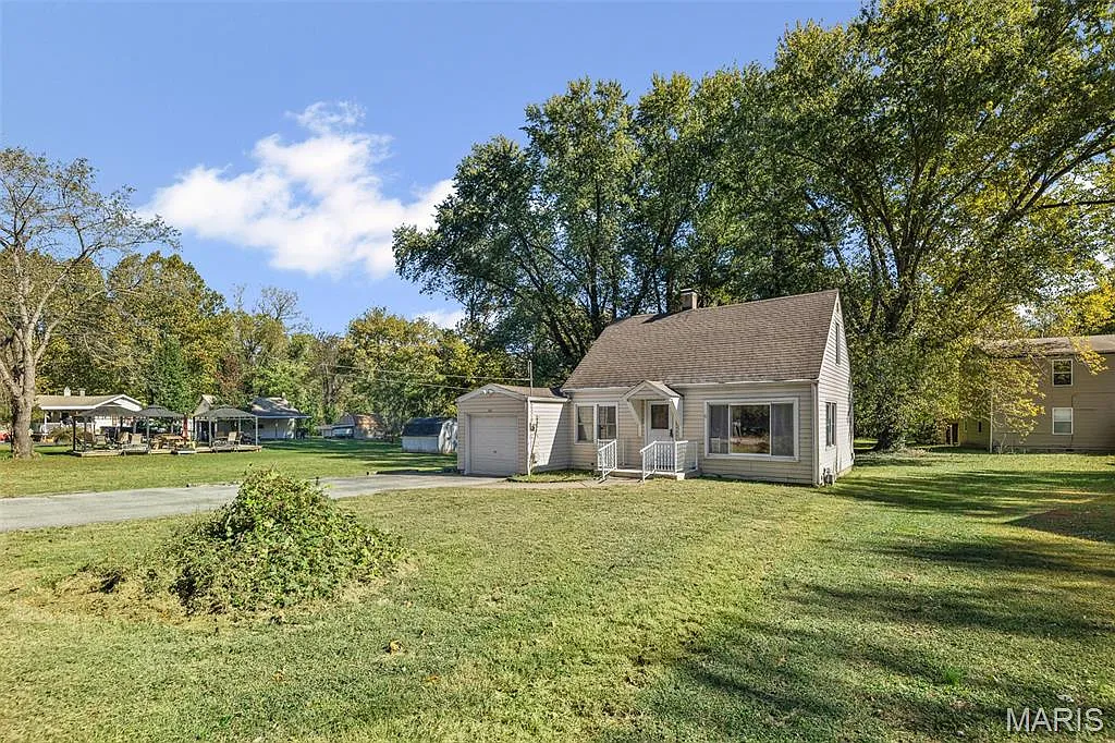 347 Brookside Dr photo 1