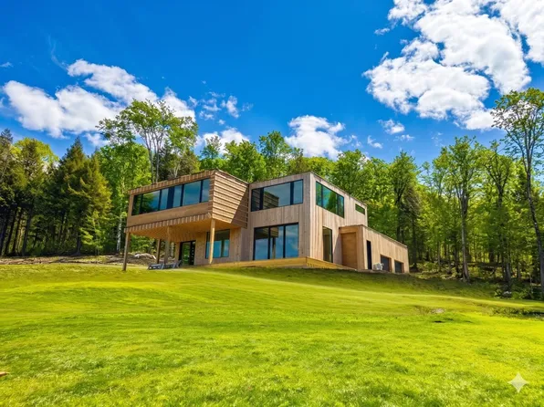 59 Garden Loop Road, Winhall, VT 05340