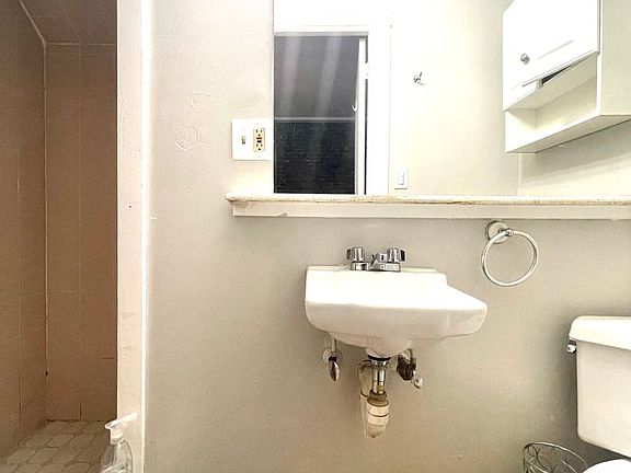 5th image of 18 Garden St APT 2