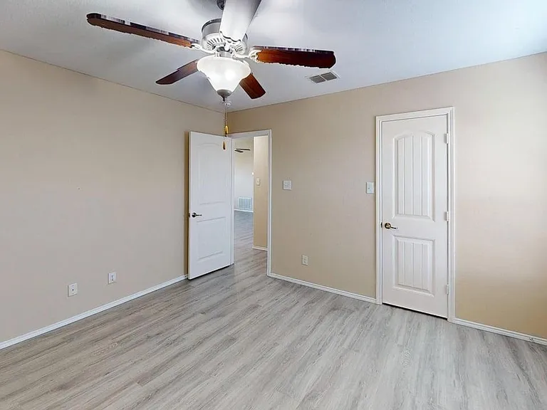 400 Plum Ct — Photo 18