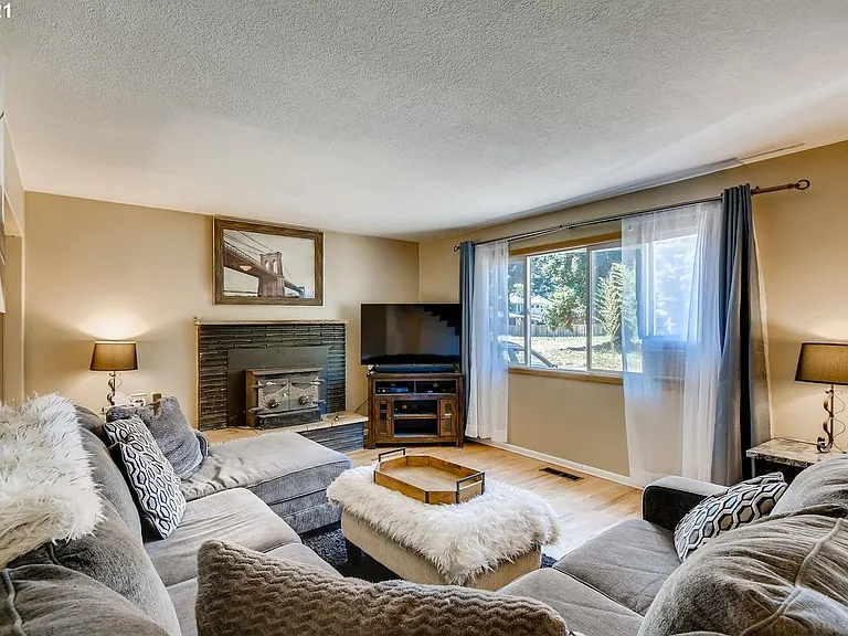 17902 SW Tamara Ave — Photo 4