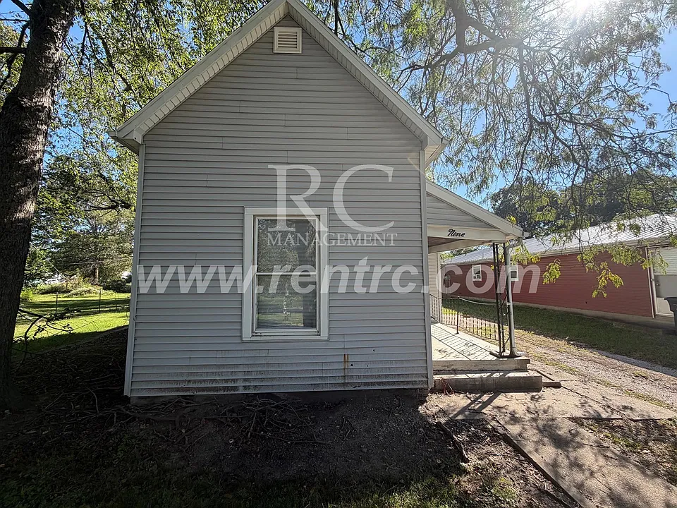 9 N Oregon Ave
