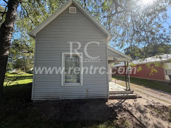 9 N Oregon Ave, Danville, IL 61832