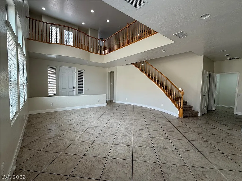 4 bed, 3.5 bath, 3073 sqft, $2,600 — Photo 3