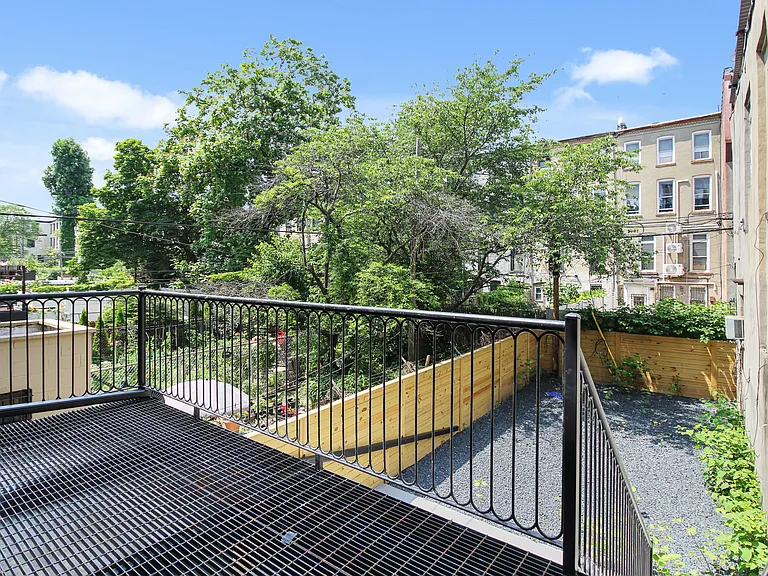 375 Hancock St #2 — Photo 10