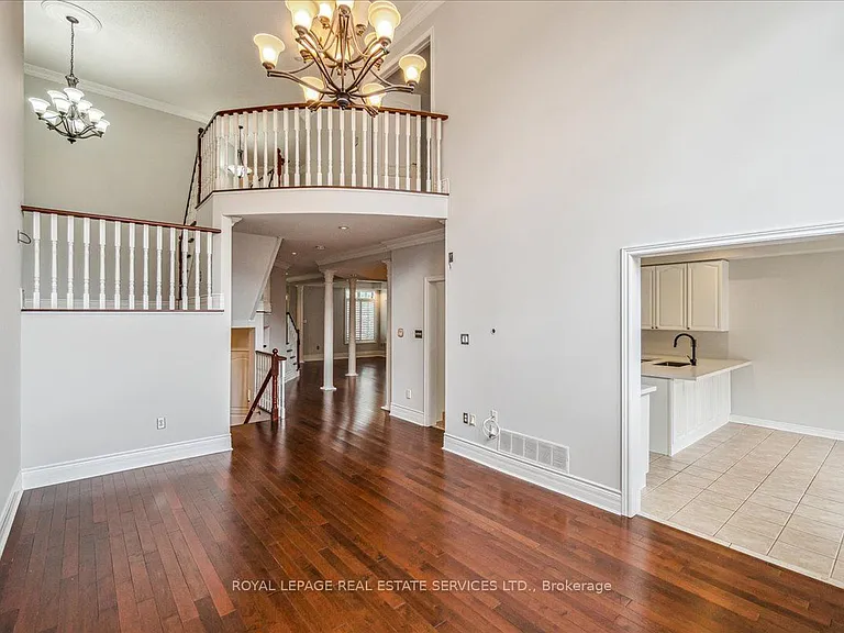 54 Stonebrook Cres — Photo 9