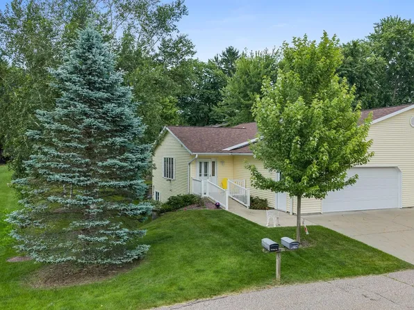 1720 Hillcrest Dr, Baraboo, WI 53913
