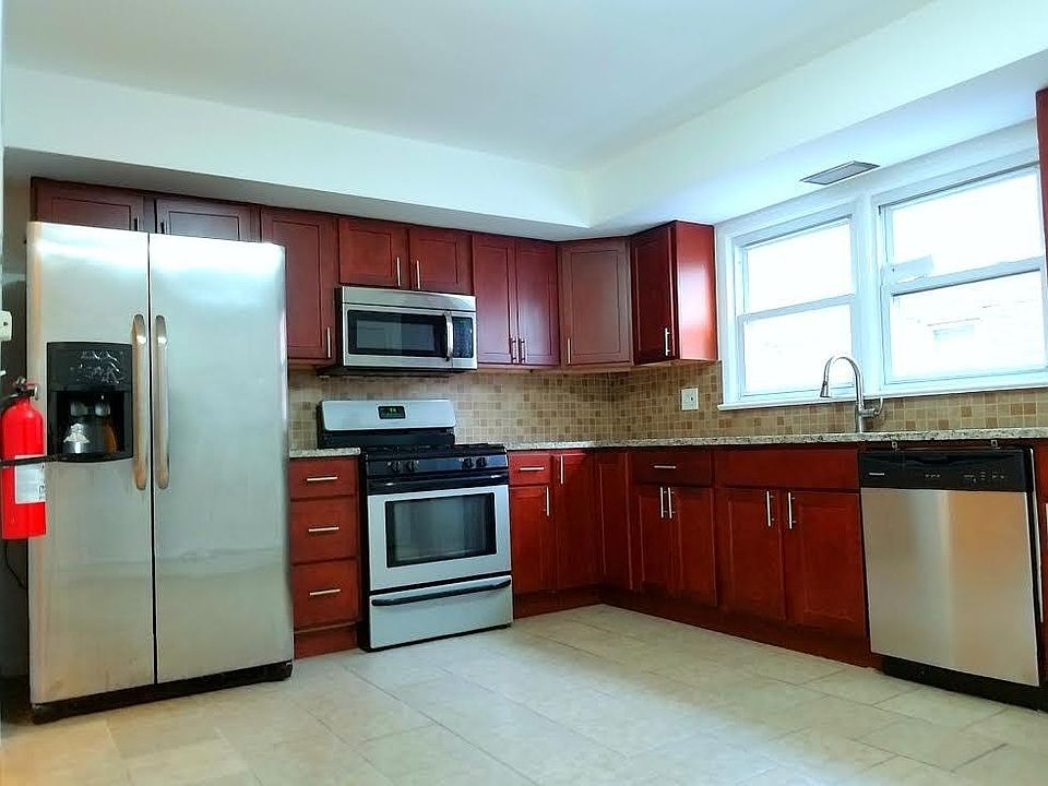 2nd image of 220 Coolidge St #1