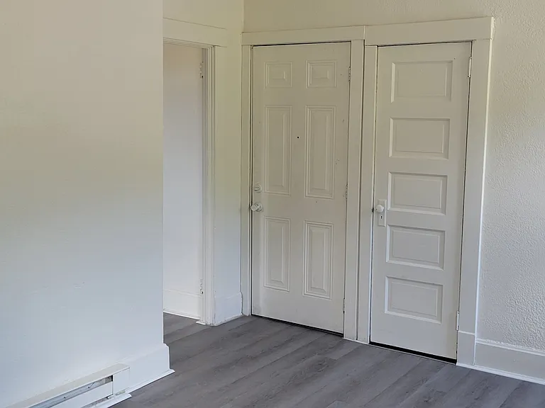 700 Maple Ave #5 — Photo 2