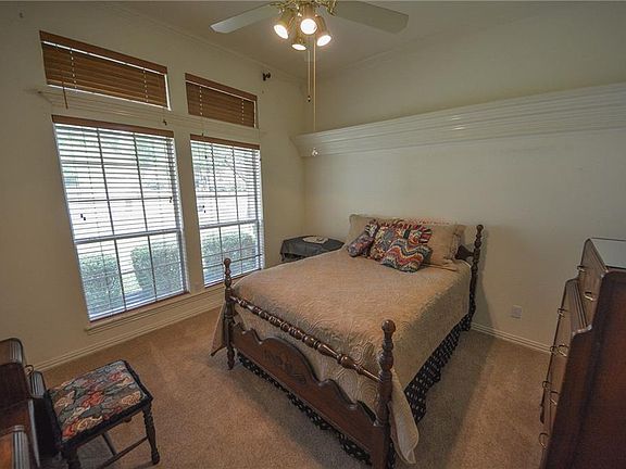 5th image of 1307 Houston Ct