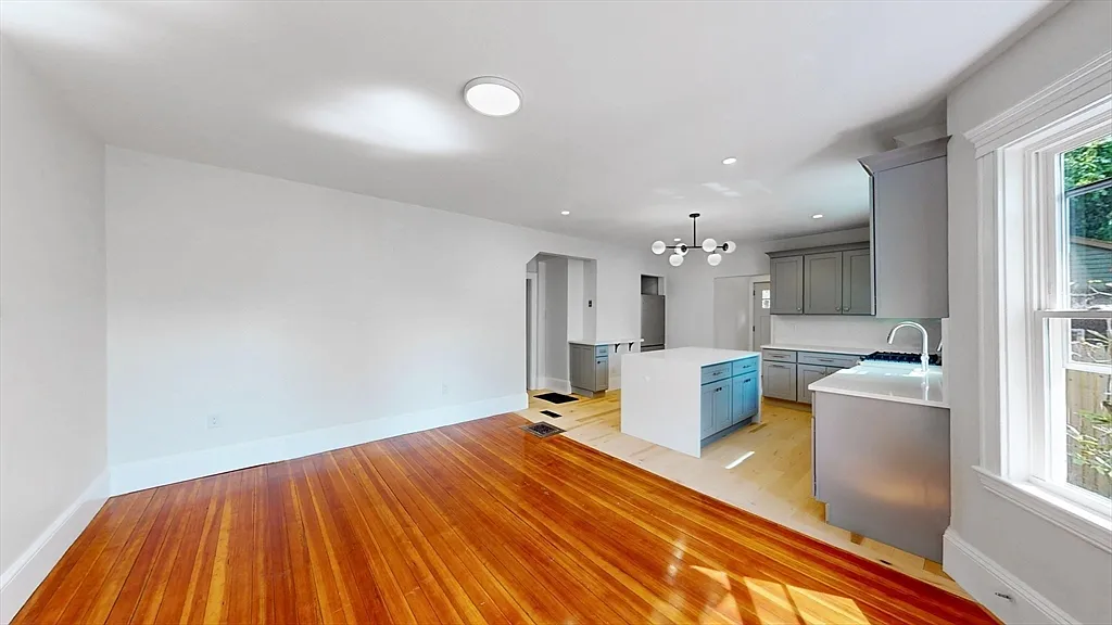 4 bed, 2.0 bath, 2250 sqft, $4,300 — Photo 4