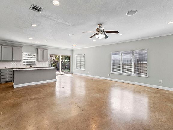 2nd image of 2825 Gordon Ave #1