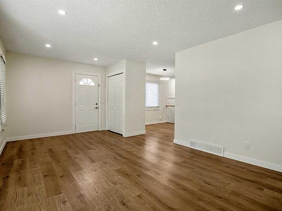 4th image of 610 W Strathcona Dr SW