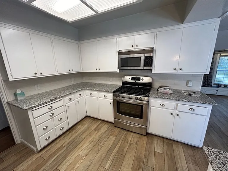 1301 W Myrtle Ave — Photo 8