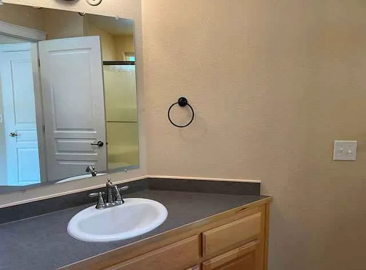 109 Sanger Ln — Photo 12