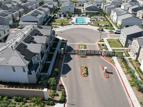 10901 N Blackberry Dr, Fresno, CA 93730