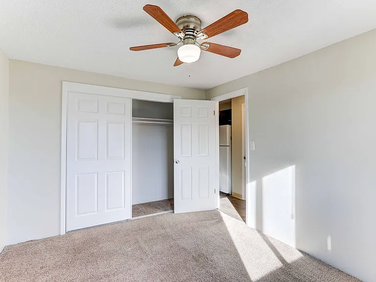 Allison Court Apartments — Photo 17
