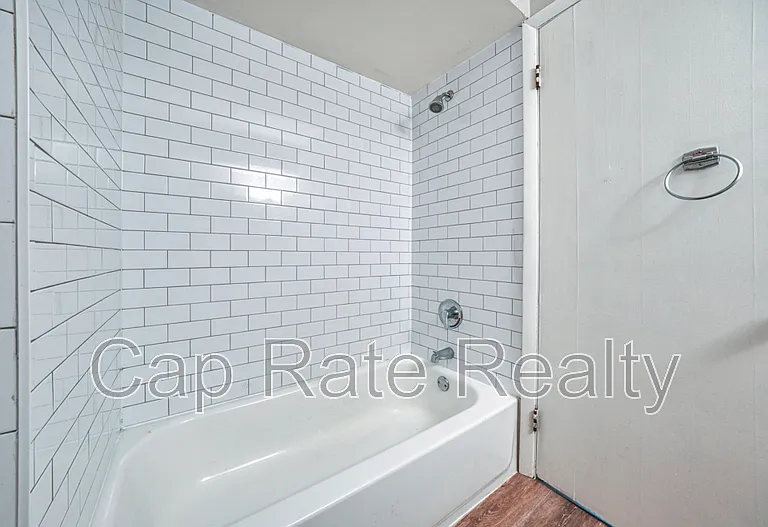 26 S Hampton Rd #D — Photo 12