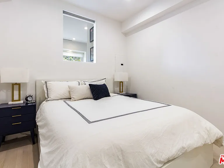 838 N Doheny Dr #203 — Photo 18