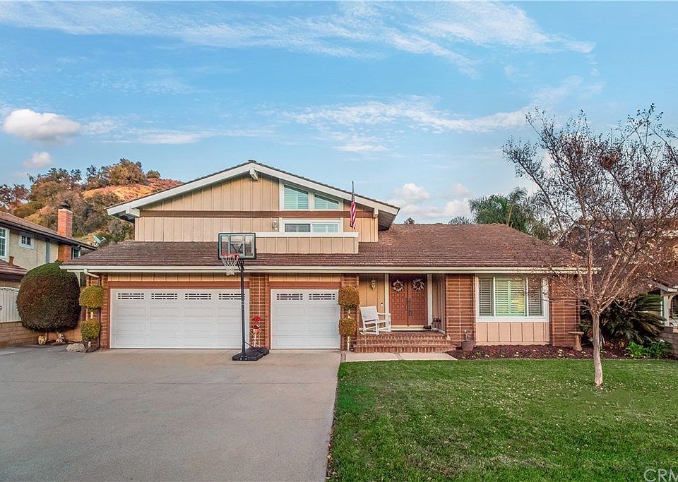 2nd image of 4922 Raymond Dr