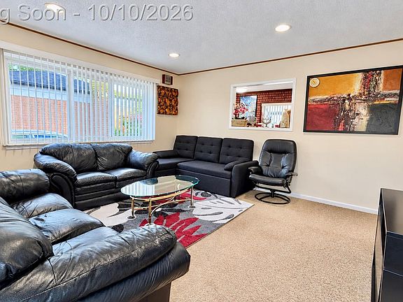 5th image of 32519 Revere Dr