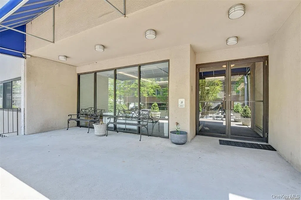 1 bed, 1.0 bath, 740 sqft, $2,600 — Photo 2