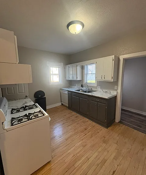 47 Trowbridge St NE — Photo 4