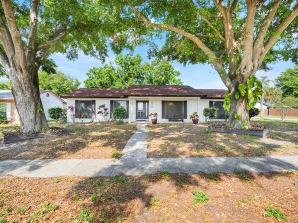 5202 Greenway Dr, Orlando, FL 32819
