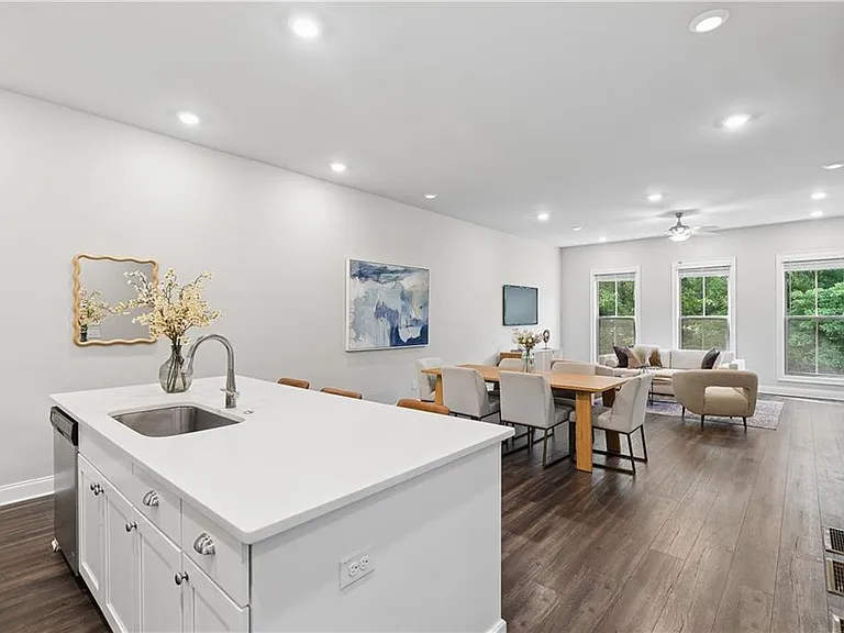 857 Constellation Dr — Photo 5