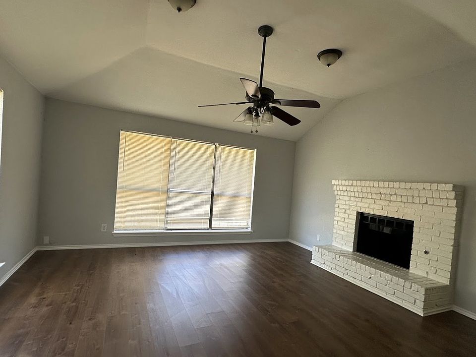 2nd image of 2217 Crestview Ln
