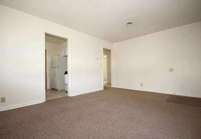321 W 18th St — Photo 3