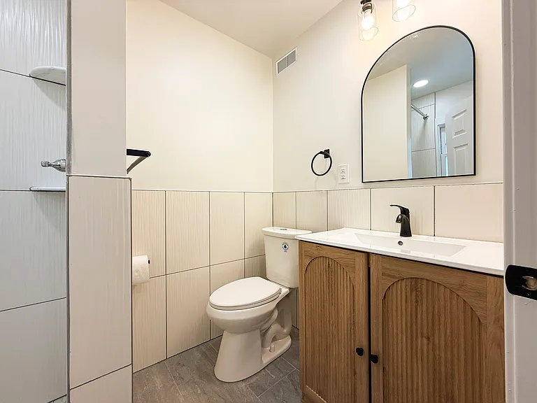 2020 E Huntingdon St — Photo 6