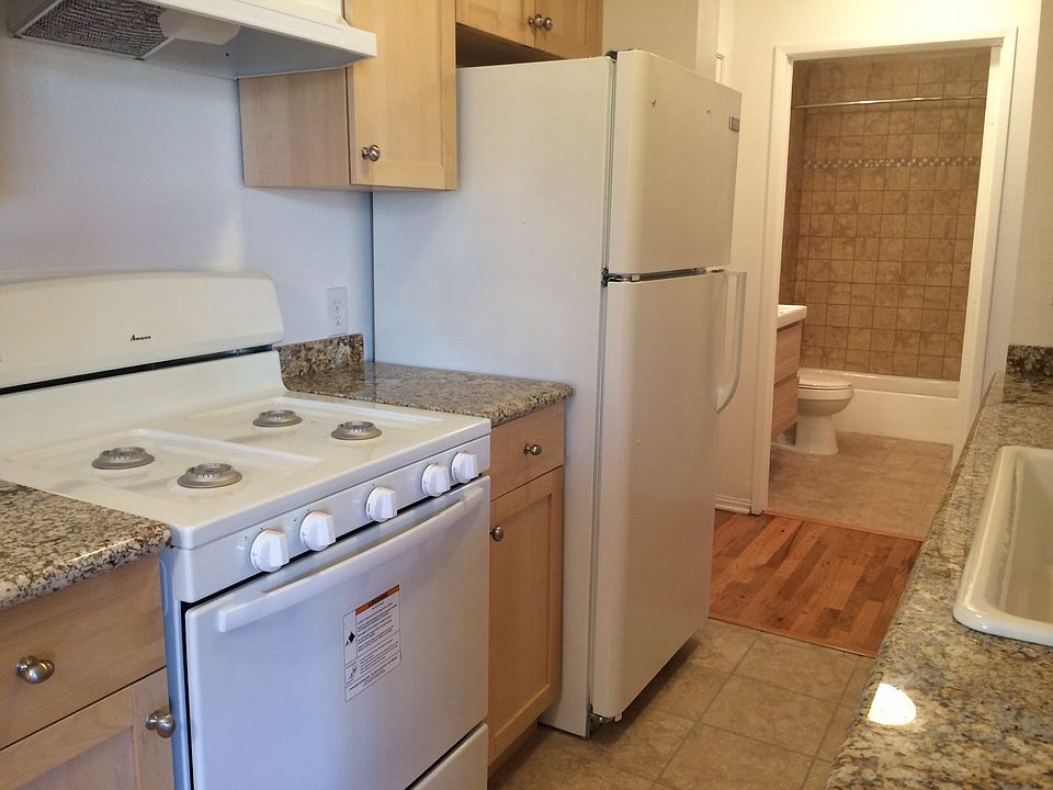 1st image of 922 N Hudson Ave APT 6
